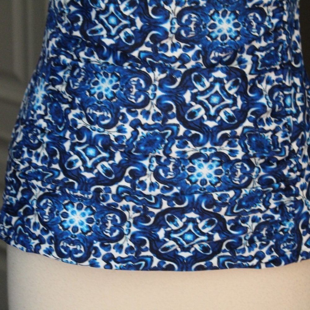 NWT $55 24th & Ocean Viva La Frida Printed Tankini Swimsuit Top Small Medium - Picture 5 of 11